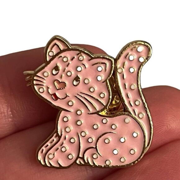 Strawberry Shortcake Pink Cat Enamel Pin Officially Licensed - Picture 1 of 8